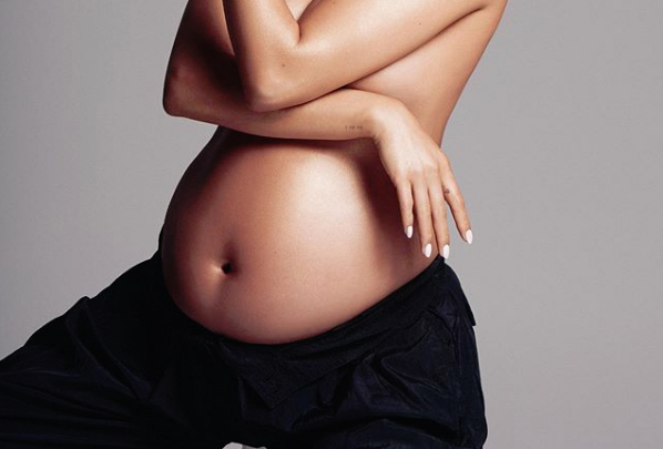 Ηθοποιός του Χόλιγουντ κράτησε κρυφή την εγκυμοσύνη της για έξι μήνες