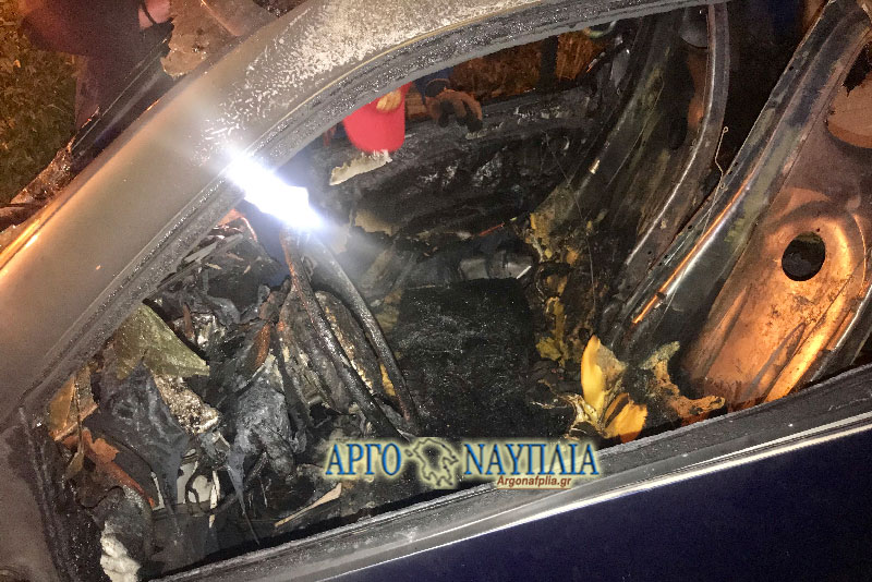 Ναύπλιο: Αυτοκίνητο τυλίχθηκε στις φλόγες εν κινήσει [Εικόνες]