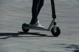 Έκλεψε ηλεκτρικό πατίνι αλλά δεν ήξερε ότι η διαδρομή του παρακολουθούταν