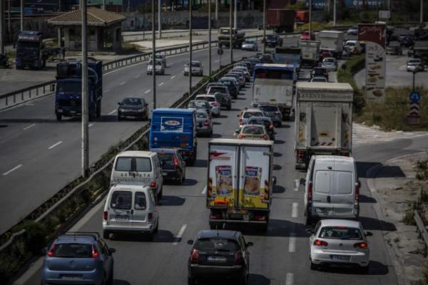 Στο «κόκκινο» η κίνηση σε Αθηνών – Κορίνθου και λιμάνι Πειραιά