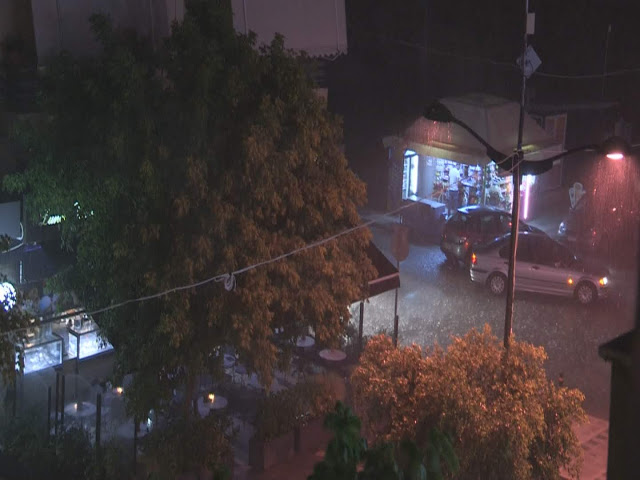 Κόρινθος: Προβλήματα από την ισχυρή βροχόπτωση - Δεκάδες κλήσεις στην Πυροσβεστική