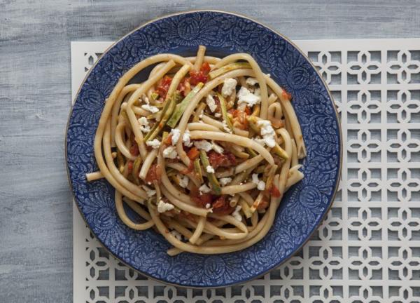 Μακαρόνια με κολοκυθάκια και δυόσμο