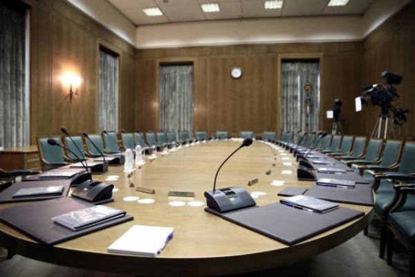 Υπουργική σύσκεψη την Παρασκευή για συντάξεις και επιδόματα