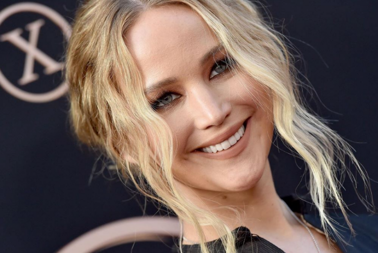 Η Adele διοργανώνει το bachelorette της Τζένιφερ Λορενς