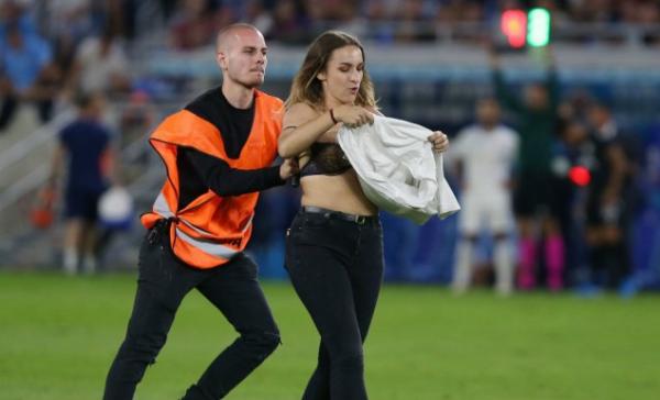 Το Instagram «φωτιά» της εισβολέα στο Σλόβαν – ΠΑΟΚ