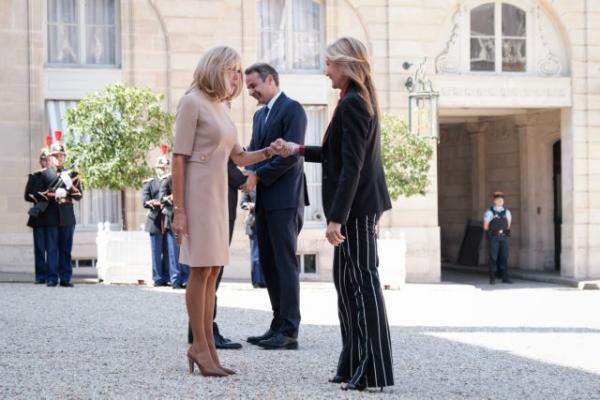 Μπριζίτ – Μαρέβα: Η «άβολη» χειραψία και η… εξήγηση