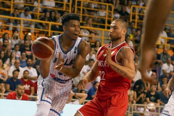 Ο Γιάννης είναι εδώ και κάνει πανικό