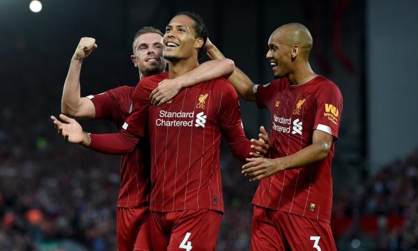 Ποδαρικό με τεσσάρα για τη Λίβερπουλ