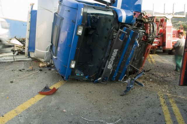 Κυκλοφοριακό χάος στην εθνική οδό – Ντελαπάρισε νταλίκα