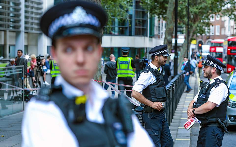 Συναγερμός στο κέντρο του Λονδίνου - Επίθεση με μαχαίρι