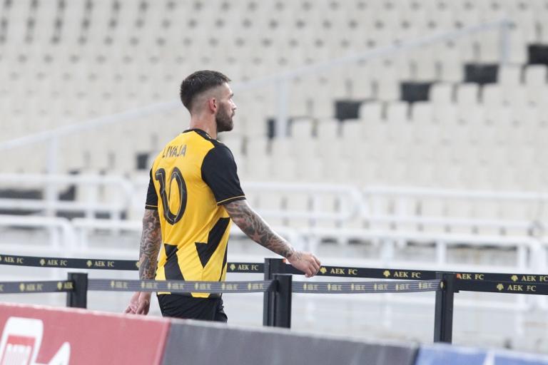 Έξαλλος ο Λιβάγια για την αλλαγή του, πήγε απευθείας στα αποδυτήρια