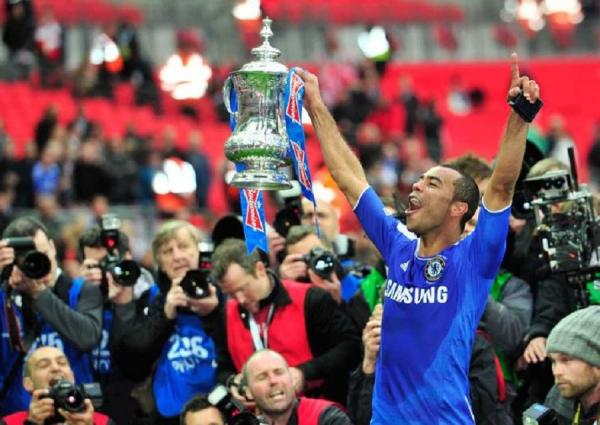 Τίτλοι τέλους ως παίκτης, πάει για προπονητής ο Άσλεϊ Κόουλ