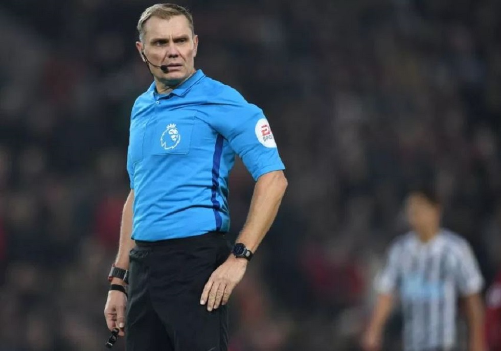 Κόλλησε στην… κίνηση ο διαιτητής του Τσέλσι – Λέστερ