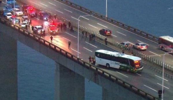 Ενοπλος κρατά ομήρους σε λεωφορείο στο Ρίο ντε Τζανέιρο