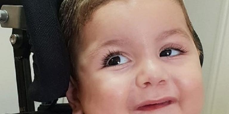 Ολοι στο πλευρό του μικρού Αντώνη – Χαρμόσυνα νέα για τη θεραπεία του