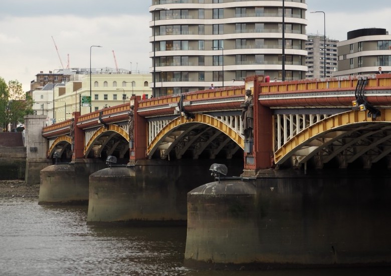 Το μυστικό της Vauxhall Bridge στο κεντρικό Λονδίνο