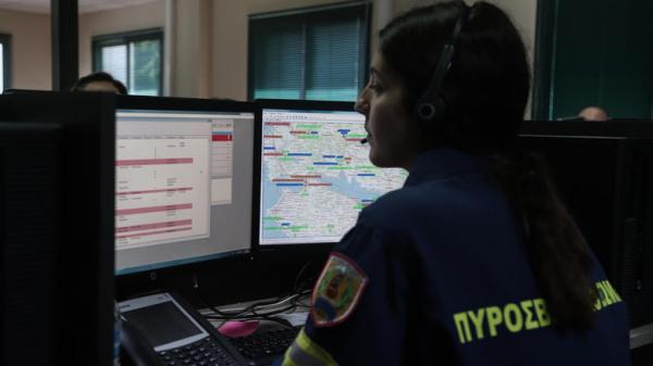 Μαξίμου: Κακόβουλη φημολογία ότι χρεώνονται τα sms του 112