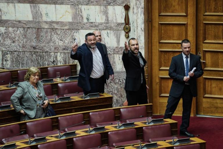 Χρυσή Αυγή: Πλήρης διάλυση – Κλείνουν γραφεία και σάιτ