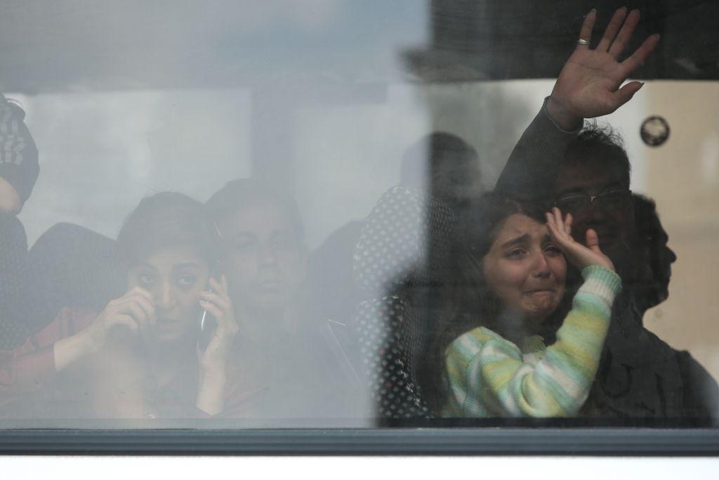 Είναι η ανθρωπιά, ανόητοι, για τους πρόσφυγες και τους μετανάστες