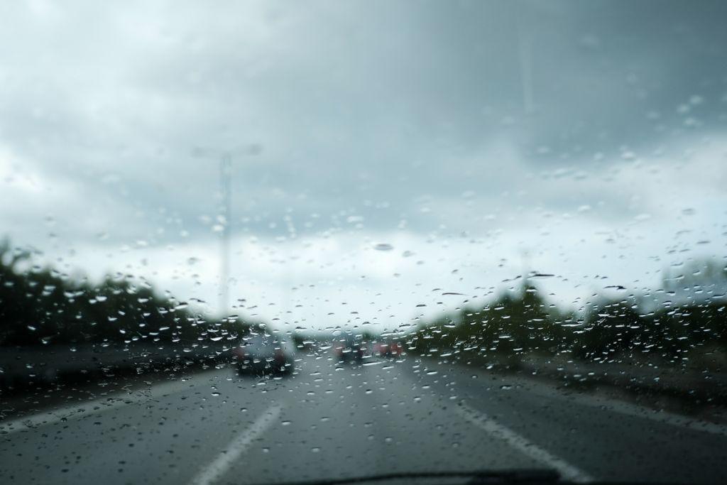 Δεκαπενταύγουστος με χαλάζι και βροχές – Πού χαλάει ο καιρός