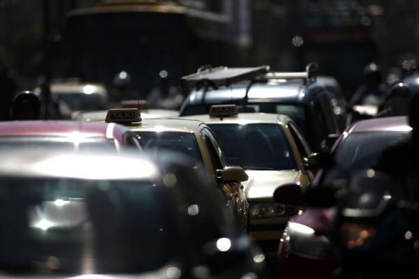 Τέλη κυκλοφορίας: Οι αλλαγές και τα σενάρια που μελετούνται