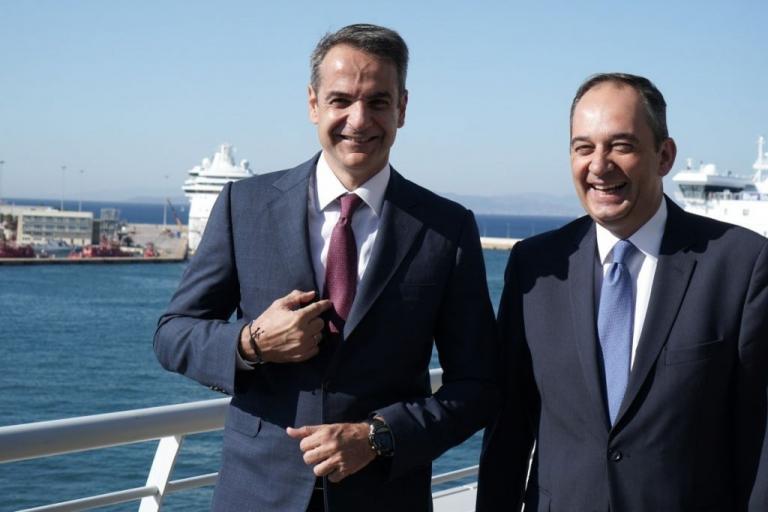 Η γραβάτα με άγκυρες του Μητσοτάκη