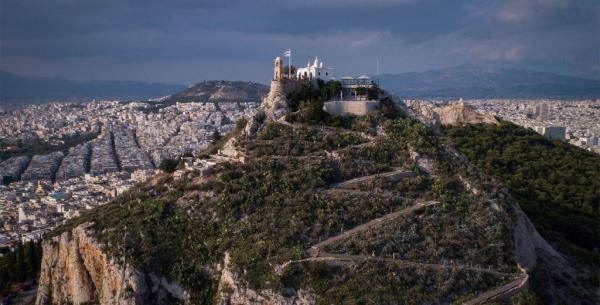 Άνδρας έπεσε από τον Άγιο Γεώργιο στον Λυκαβηττό