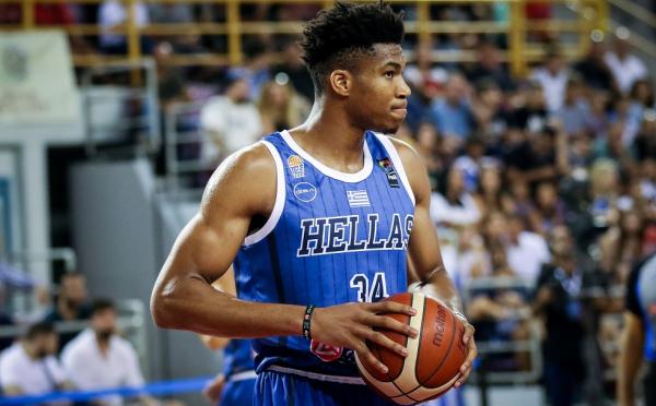 Η FIBA αποθεώνει τον Γιάννη Αντετοκούνμπο (vid)