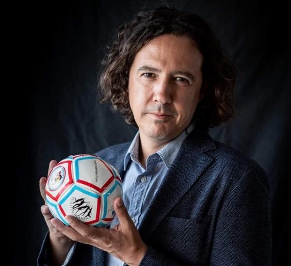 Έλληνας φτιάχνει μπάλες που κουδουνίζουν για τυφλά παιδιά