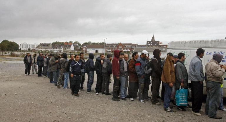Χιλιάδες πρόσφυγες προσπαθούν να διασχίσουν τη Μάγχη για να φτάσουν στη Βρετανία
