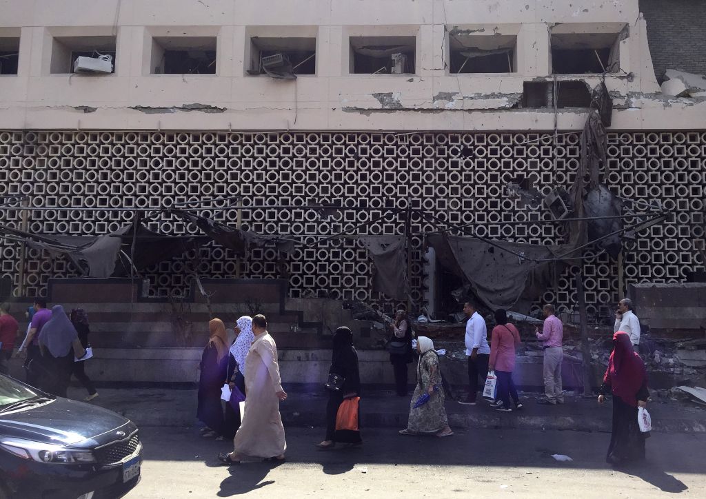 Αίγυπτος: «Τρομοκρατική ενέργεια» η πολύνεκρη έκρηξη αυτοκινήτων