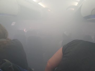 Ισπανία: Έκτακτη προσγείωση αεροπλάνου – Γέμισε καπνό