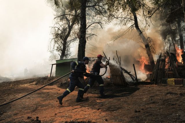 Συνεχίζεται η μάχη της Πυροσβεστικής με τις φλόγες στην Εύβοια - Αναζωπύρωση στη Μακρυμάλλη