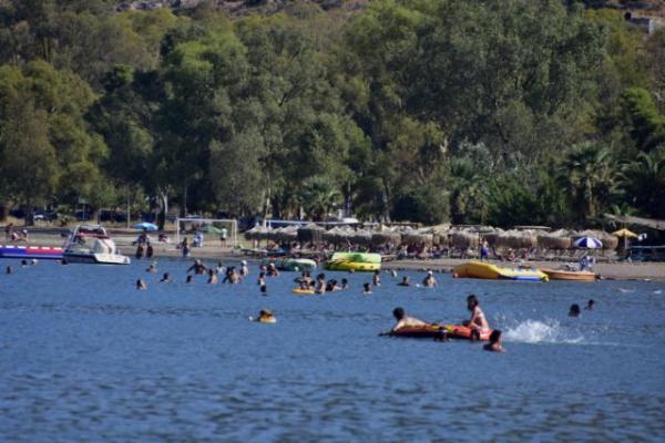 Καιρός: Καύσωνας με το θερμόμετρο στους 40 βαθμούς και ισχυρούς ανέμους