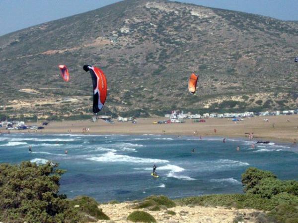 Καιρός: Ηλιοφάνεια με θυελλώδεις ανέμους 8 μποφόρ