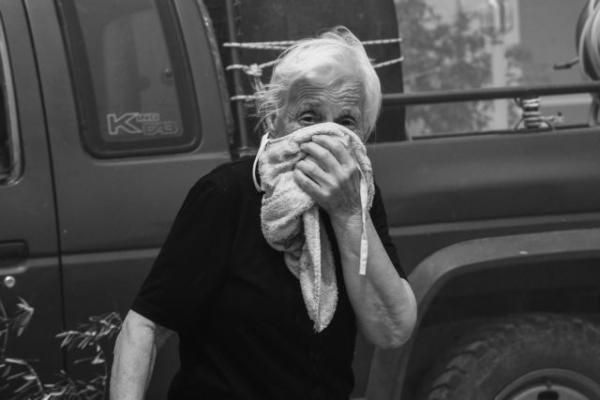 Οδηγίες ΙΣΑ για ευπαθείς ομάδες που εκτέθηκαν στους καπνούς των πυρκαγιών