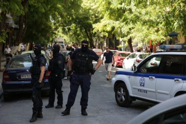 Επιχείρηση της ΕΛ.ΑΣ. στα Εξάρχεια – Εκκενώθηκαν σπίτια που τελούσαν υπό κατάληψη