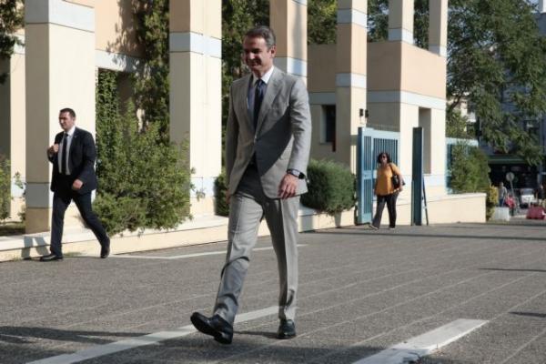 Στο υπουργείο Ναυτιλίας ο Κυριάκος Μητσοτάκης