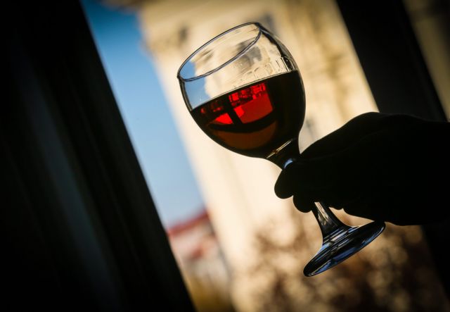 Πόσο βοηθά τελικά ένα ποτήρι κρασί για να μειώσουμε το βάρος μας;