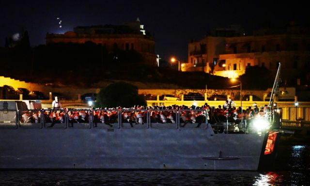 Αποβιβάστηκαν στη Μάλτα οι 356 πρόσφυγες του Ocean Viking