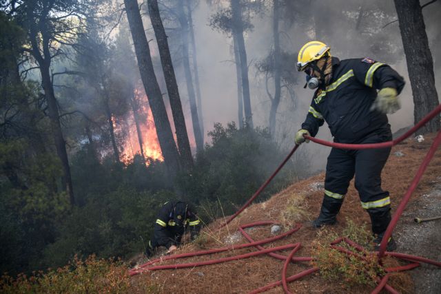 Σε συναγερμό η Πυροσβεστική: Πύρινα μέτωπα σε Ασπρόπυργο, Βάρδα Ηλείας, Σαλαμίνα και Αχαΐα