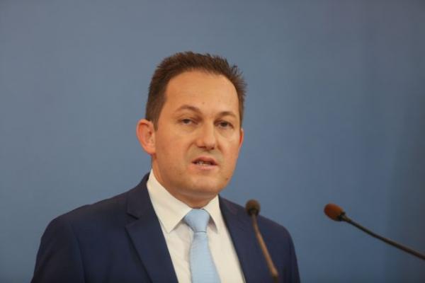 Πέτσας για εκλογικό νόμο: Ανοιχτοί στο διάλογο για ευρύτερες συναινέσεις