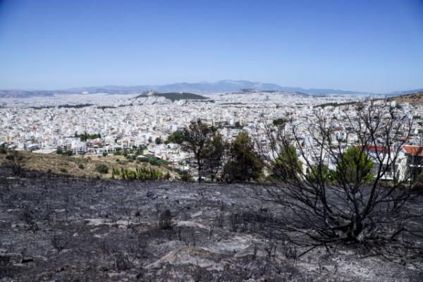 Υπό έλεγχο οι φωτιές σε Υμηττό και Τουρκοβούνια