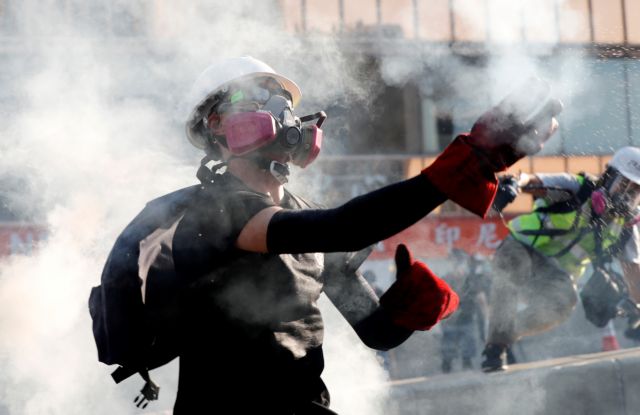 Χονγκ Κονγκ: Εκτεταμένη χρήση δακρυγόνων εναντίον των διαδηλωτών
