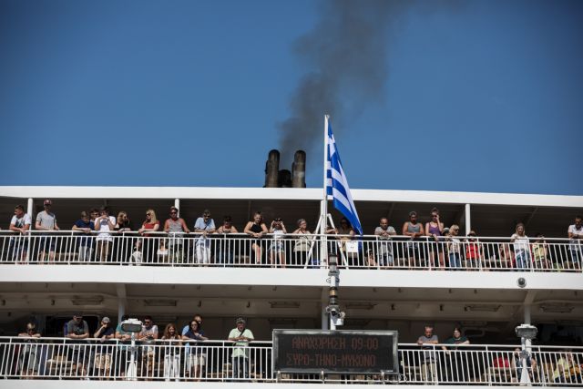 Όπου «φύγει-φύγει» οι Αθηναίοι – Δέκα λεπτά παράταση στον απόπλου των πλοίων