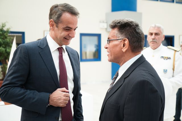 Μητσοτάκης στο Υπ. Ναυτιλίας: Ανάγκη σημαντικών επενδύσεων στο λιμάνι του Πειραιά