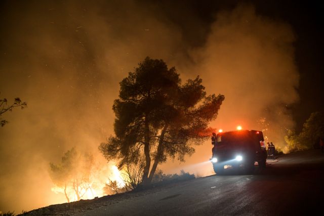 Εύβοια: Χωρίς ρεύμα η περιοχή λόγω της φωτιάς - Στα Ψαχνά η βλάβη
