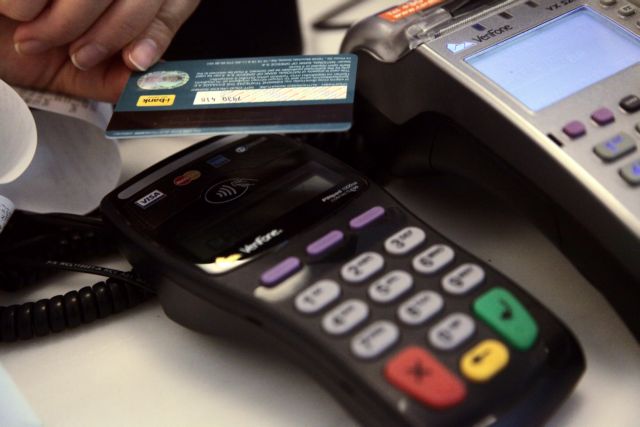 Πληρωμές με κάρτα: Τι αλλάζει στις ανέπαφες συναλλαγές