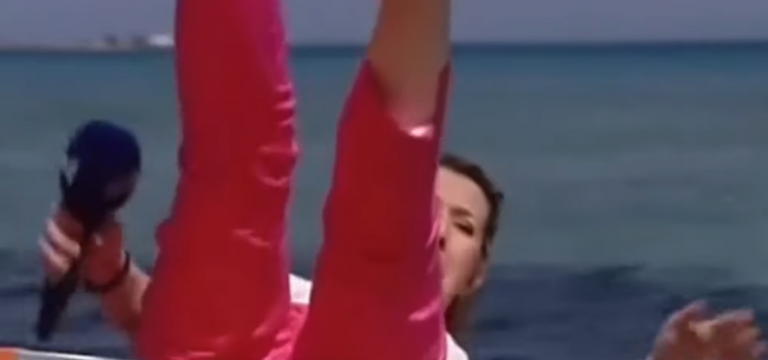 Δημοσιογράφος έπεσε από ξαπλώστρα εν ώρα ρεπορτάζ