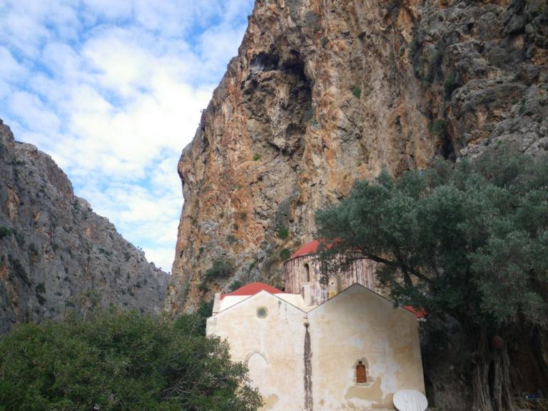 Ηράκλειο: Η μονή Οδηγήτριας και το Αγιοφάραγγο